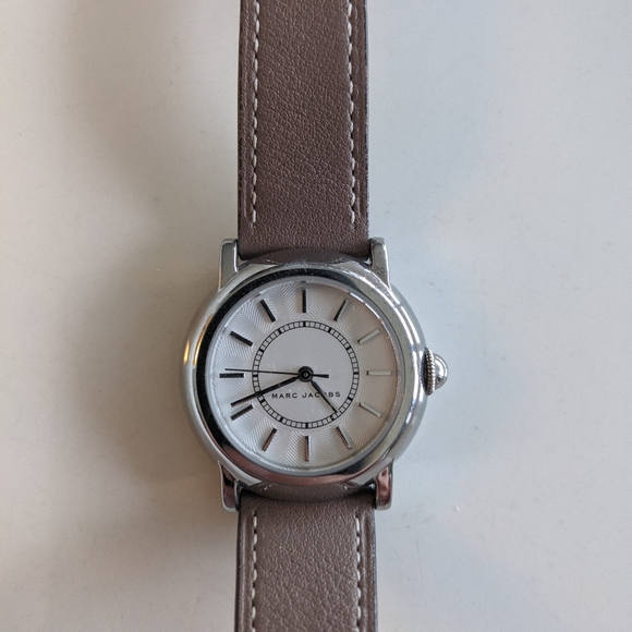 Marc Jacobs Courtney Watch w Genuine Leather Band - Picture 3 of 5